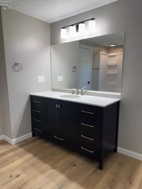 Bath - 412 Monroe St, Monroeville, OH 44847 photo 2 of 4