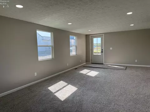 Living - 412 Monroe St, Monroeville, OH 44847 photo 2 of 7