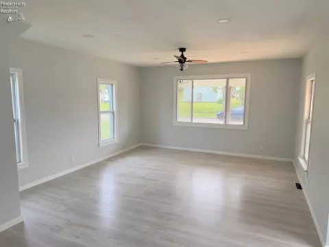 103 Hayes, Willard, OH 44890 photo 3