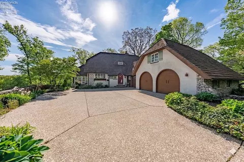 2865 N Trillium Ln, Port Clinton, OH 43452