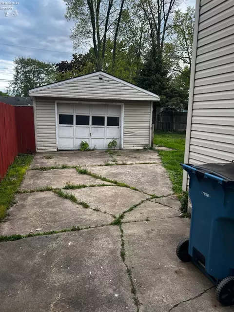 3162 Lincoln St, Lorain, OH 44052