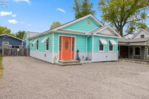 230 N Sackett Rd, Marblehead, OH 43440