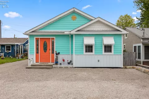 230 N Sackett Rd, Marblehead, OH 43440