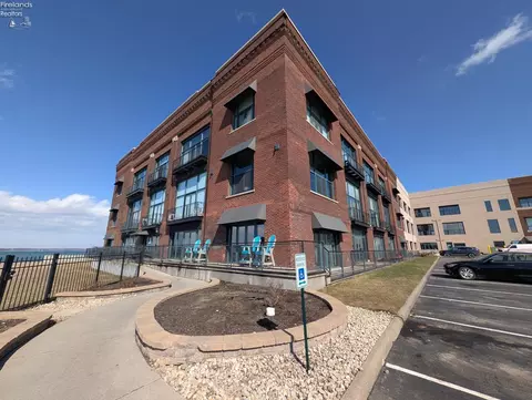 401 W Shoreline Dr #109, Sandusky, OH 44870