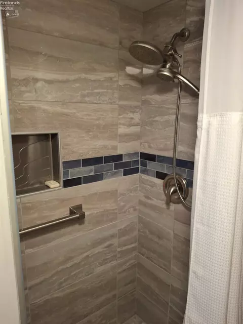 Bath - 96 Perrin Rd, Milan, OH 44846 photo 2 of 4