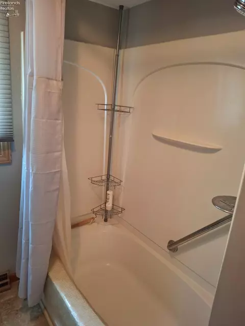 Bath - 96 Perrin Rd, Milan, OH 44846 photo 4 of 4