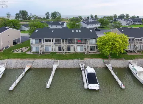 6484 N Harris Harbor Dr, Oak Harbor, OH 43449