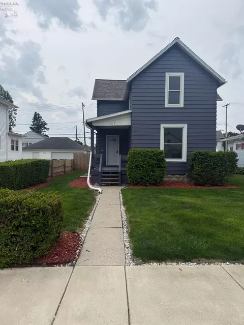 1517 Napoleon St, Fremont, OH 43420
