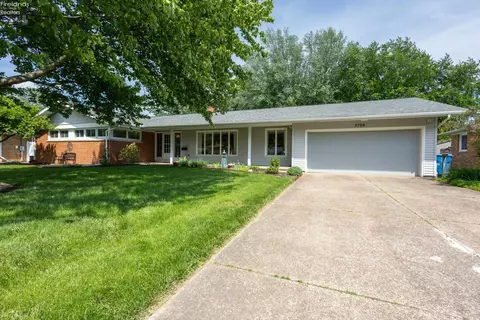 2704 Eastwood Dr, Sandusky, OH 44870