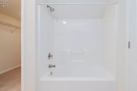 Bath - 3847 Coventry Ln, Huron, OH 44839 photo 5 of 5