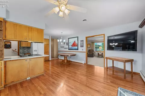 Dining - 1320 Berlin Rd, Huron, OH 44839 photo 1 of 1