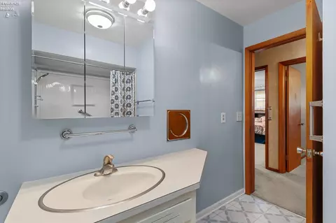 Bath - 1320 Berlin Rd, Huron, OH 44839 photo 2 of 4