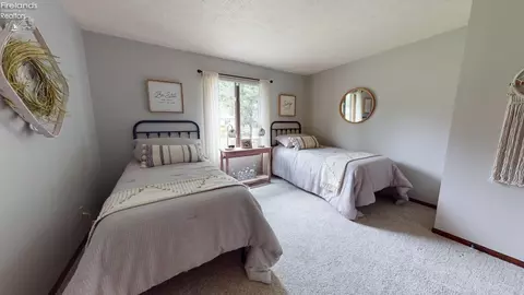 Bedroom - 3985 Wiers Rd, Willard, OH 44890 photo 8 of 11