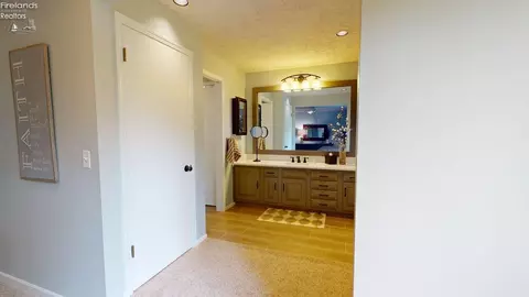 Bath - 3985 Wiers Rd, Willard, OH 44890 photo 1 of 8