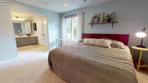 Bedroom - 3985 Wiers Rd, Willard, OH 44890 photo 2 of 11