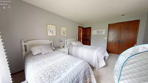 Bedroom - 3985 Wiers Rd, Willard, OH 44890 photo 7 of 11