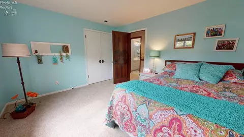 Bedroom - 3985 Wiers Rd, Willard, OH 44890 photo 5 of 11
