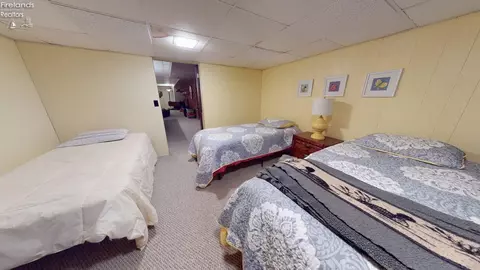 Bedroom - 3985 Wiers Rd, Willard, OH 44890 photo 10 of 11