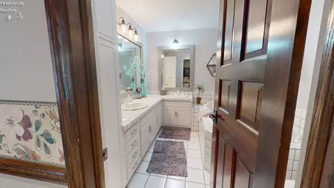 Bath - 3985 Wiers Rd, Willard, OH 44890 photo 5 of 8