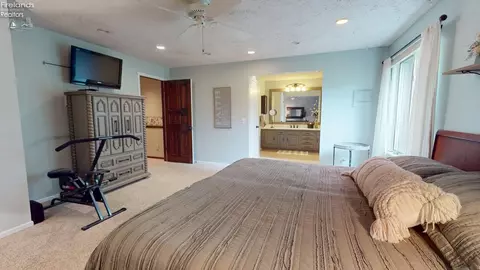 Bedroom - 3985 Wiers Rd, Willard, OH 44890 photo 3 of 11
