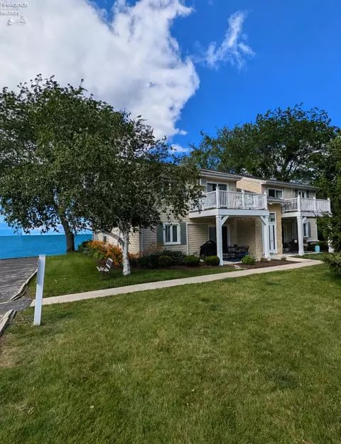 459 N Lake Pne #2, Marblehead, OH 43440
