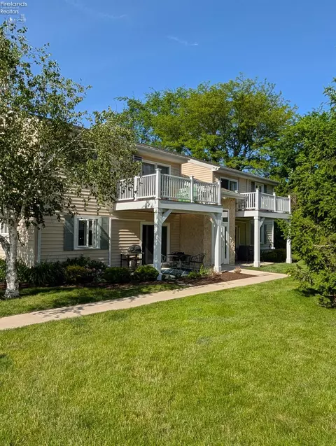 459 N Lake Pne #2, Marblehead, OH 43440