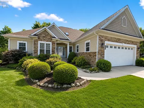 1042 Lost Lake Rd, Port Clinton, OH 43452