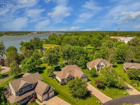 1042 Lost Lake Rd, Port Clinton, OH 43452