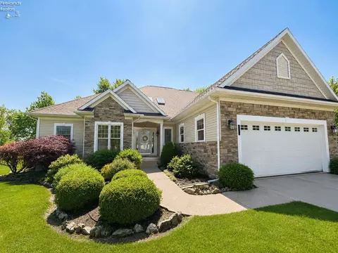 1042 Lost Lake Rd, Port Clinton, OH 43452