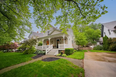 1206 Croghan St, Fremont, OH 43420