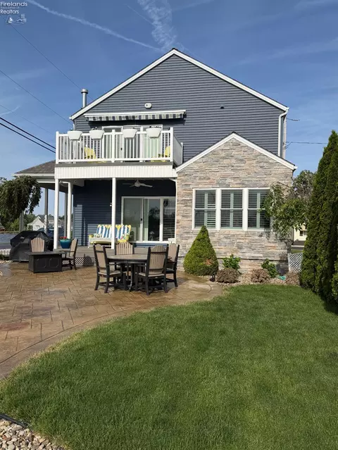 1511 N Anchor Dr, Port Clinton, OH 43452