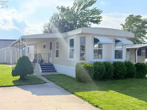 196 Rathbun Dr, Marblehead, OH 43440
