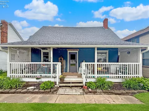 19 Oakwood Ave, Huron, OH 44839