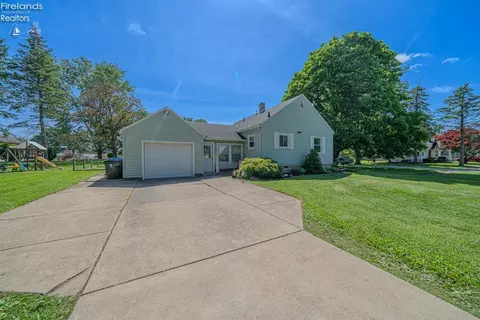 541 Fourth St, Fremont, OH 43420