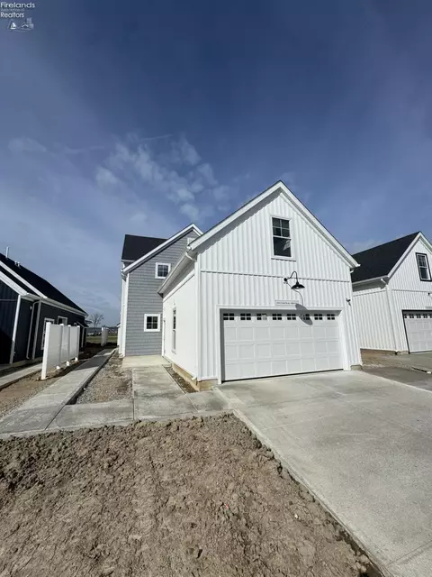2341 Chateau Dr, Port Clinton, OH 43452