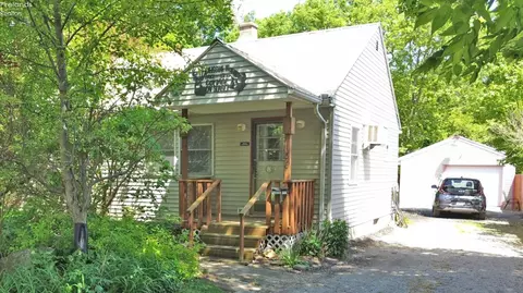 136 Sunset Dr, Kelleys Island, OH 43438