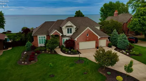 1705 Lands End Dr, Huron, OH 44839