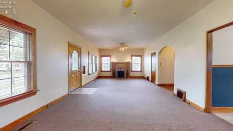 Living - 703 S Myrtle Ave, Willard, OH 44890 photo 4 of 5
