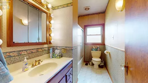 Bath - 703 S Myrtle Ave, Willard, OH 44890 photo 1 of 2