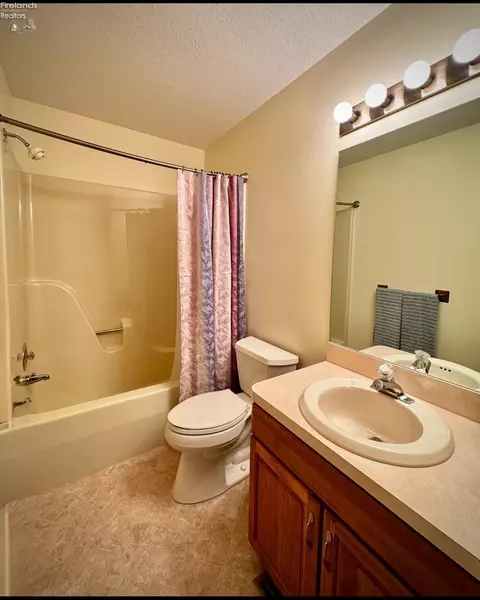 Bath - 328 Windsor Ct, Huron, OH 44839 photo 1 of 4