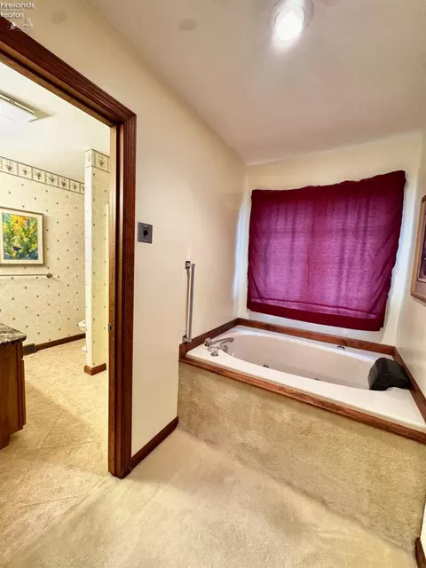 Bath - 328 Windsor Ct, Huron, OH 44839 photo 3 of 4