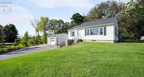 12261 W Sr 105, Oak Harbor, OH 43449