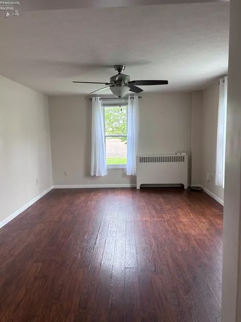Living - 710 River Rd, Huron, OH 44839 photo 2 of 2