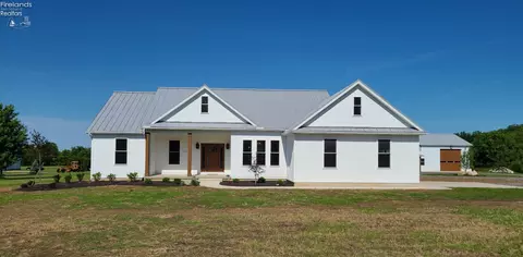 1290 S Hartshorn Rd, Marblehead, OH 43440