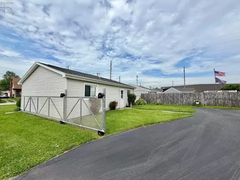 Exterior - 420 Moore Ave, Bellevue, OH 44811 photo 5 of 5