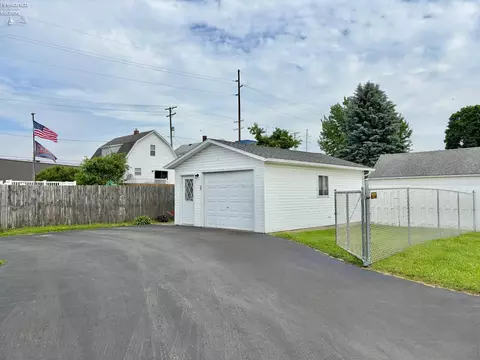 Exterior - 420 Moore Ave, Bellevue, OH 44811 photo 3 of 5