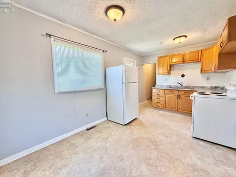 Kitchen - 420 Moore Ave, Bellevue, OH 44811 photo 4 of 4