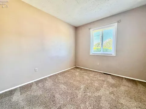 Bedroom - 420 Moore Ave, Bellevue, OH 44811 photo 7 of 9