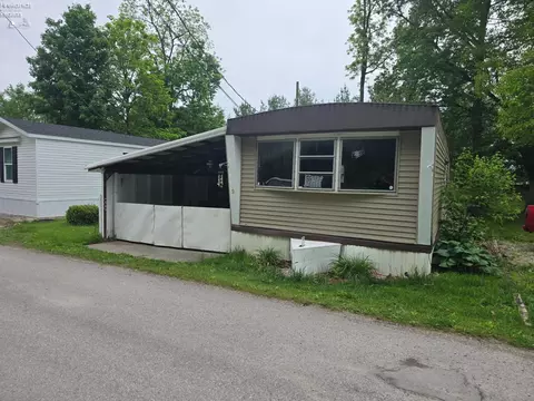 56 E Main St #9, Wakeman, OH 44889