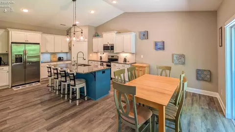 Dining - 314 Lighthouse Oval, Marblehead, OH 43440 photo 1 of 1